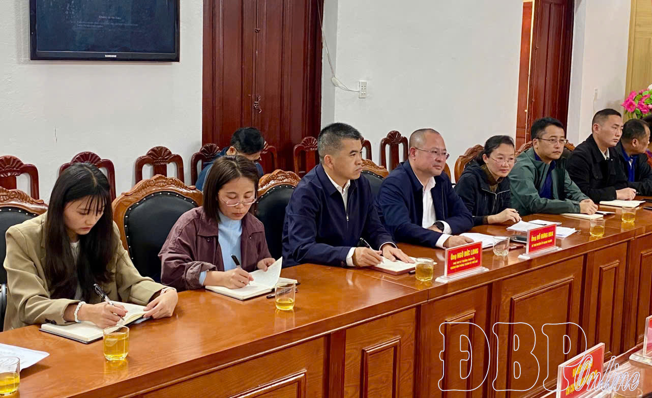 Đại biểu huyện Giang Thành, thành phố Phổ Nhĩ, tỉnh Vân Nam dự buổi làm việc.