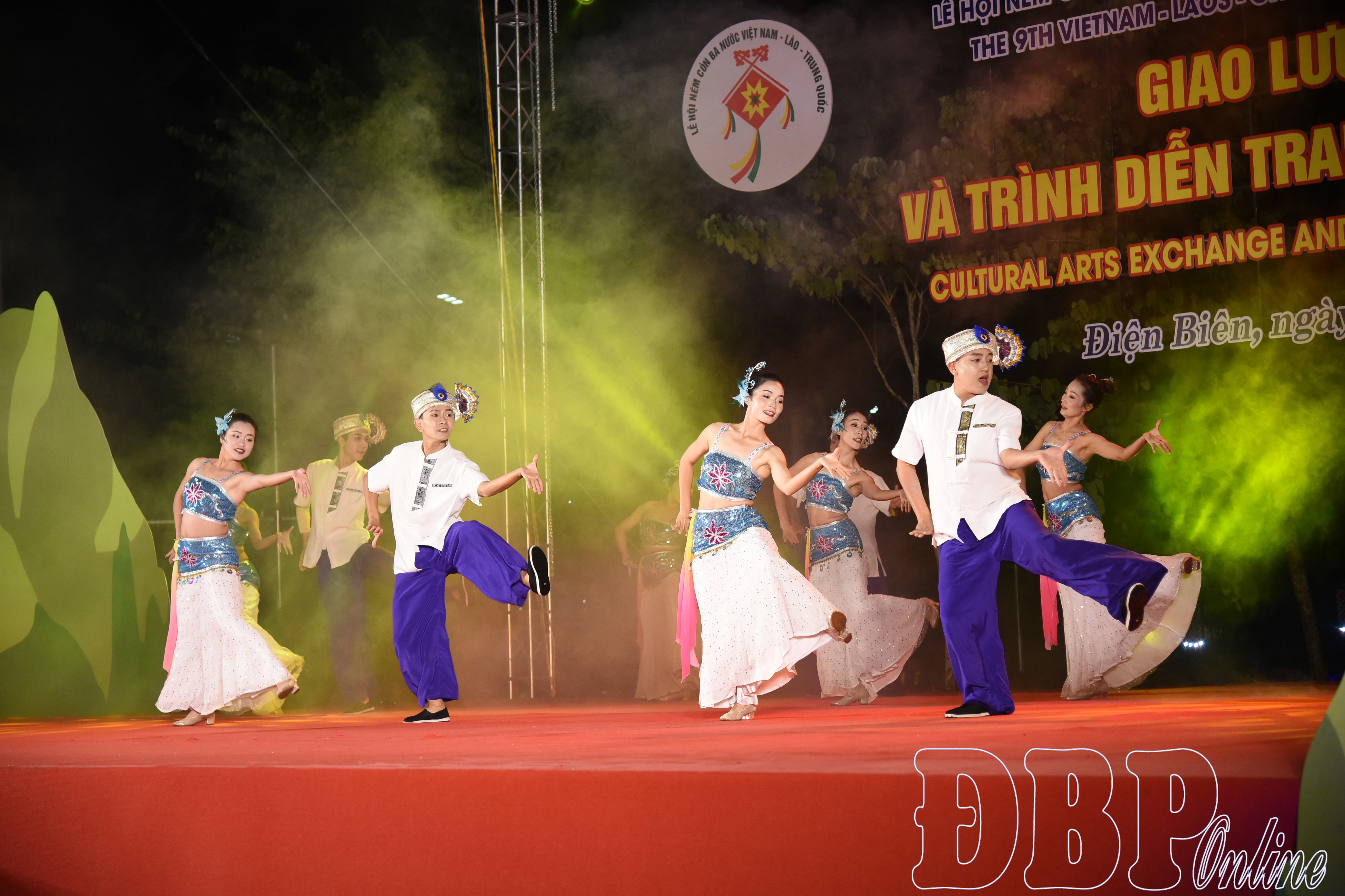 Tiết mục múa thể hiện sắc màu văn hóa truyền thống đất nước Trung Quốc.