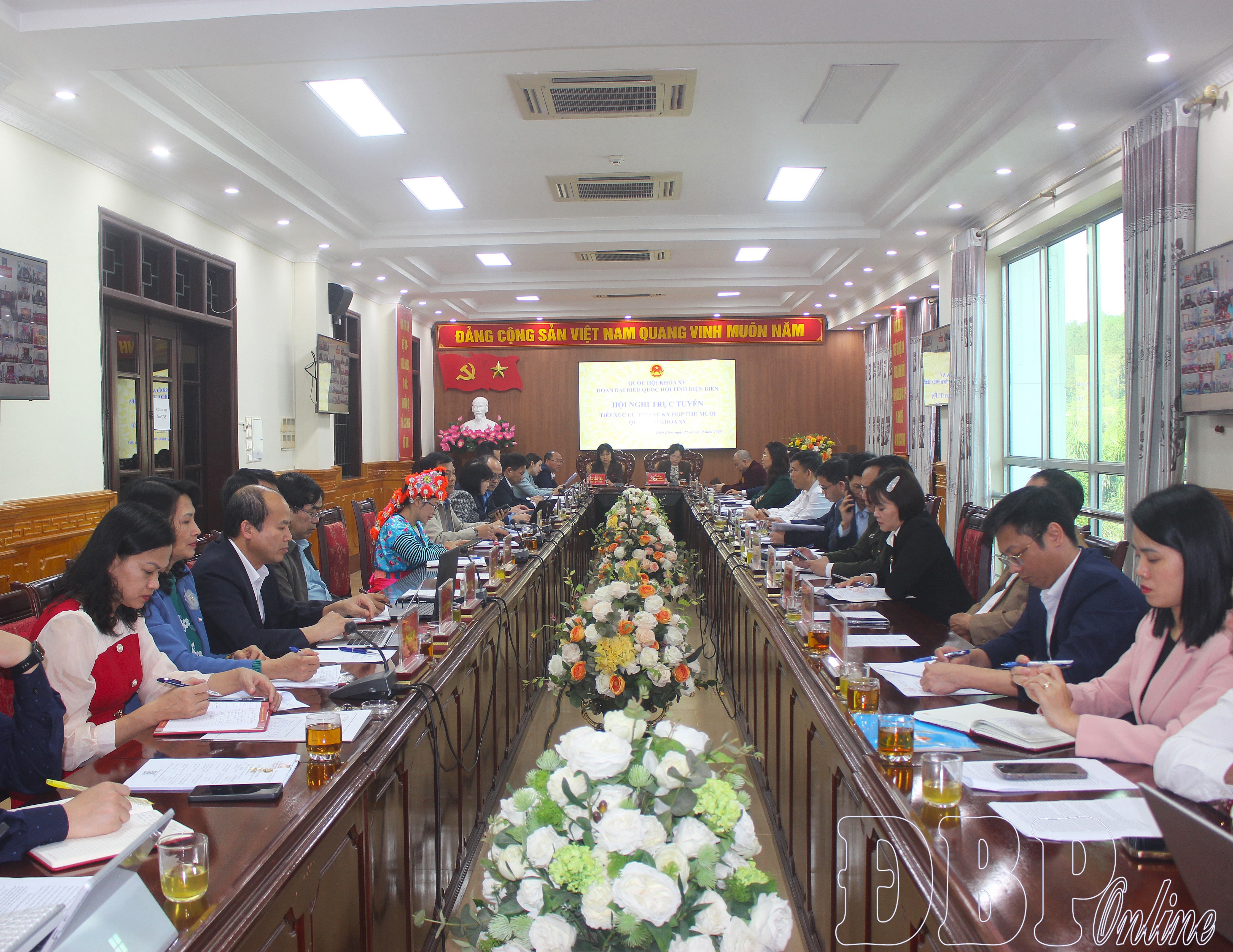 Quang cảnh tại hội nghị tiếp xúc cử tri.