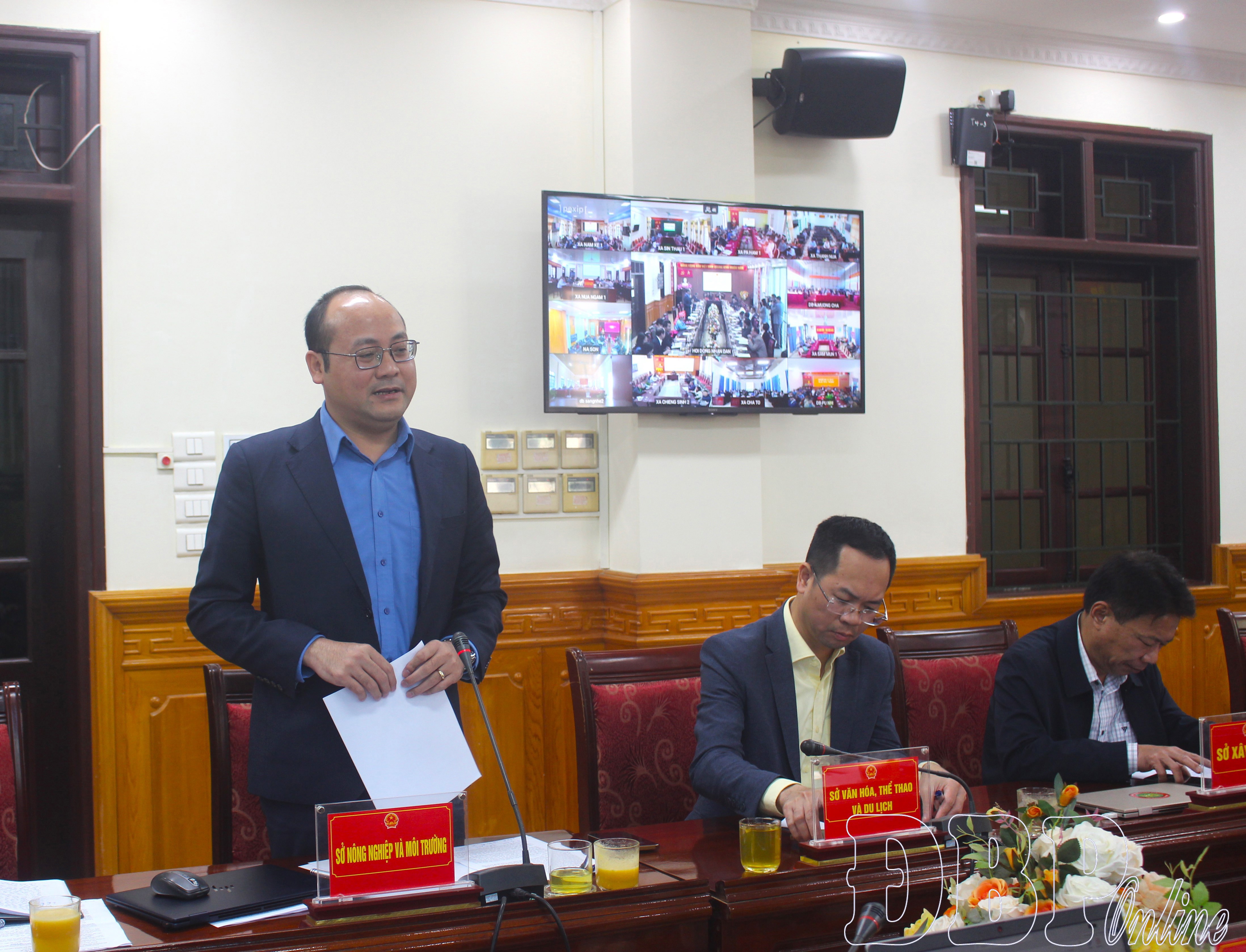 Đại diện lãnh đạo Sở Nông nghiệp và Môi trường trả lời kiến nghị của cử tri.