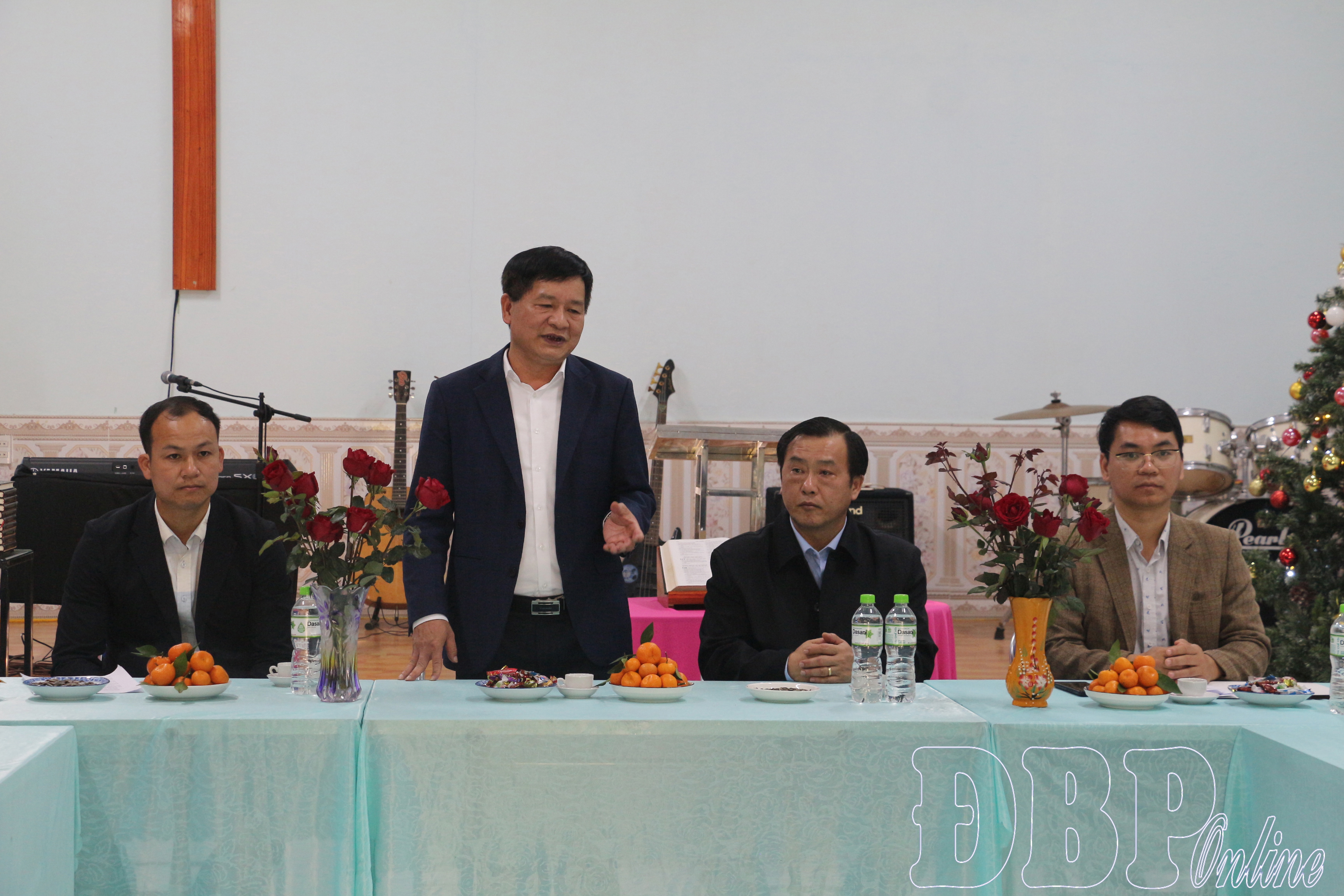 Phó Bí thư Thường trực Tỉnh ủy, Chủ tịch HĐND tỉnh Lê Thành Đô thông tin đến chức sắc và các tín đồ những chính sách của Đảng và Nhà nước đối với hoạt động tôn giáo.