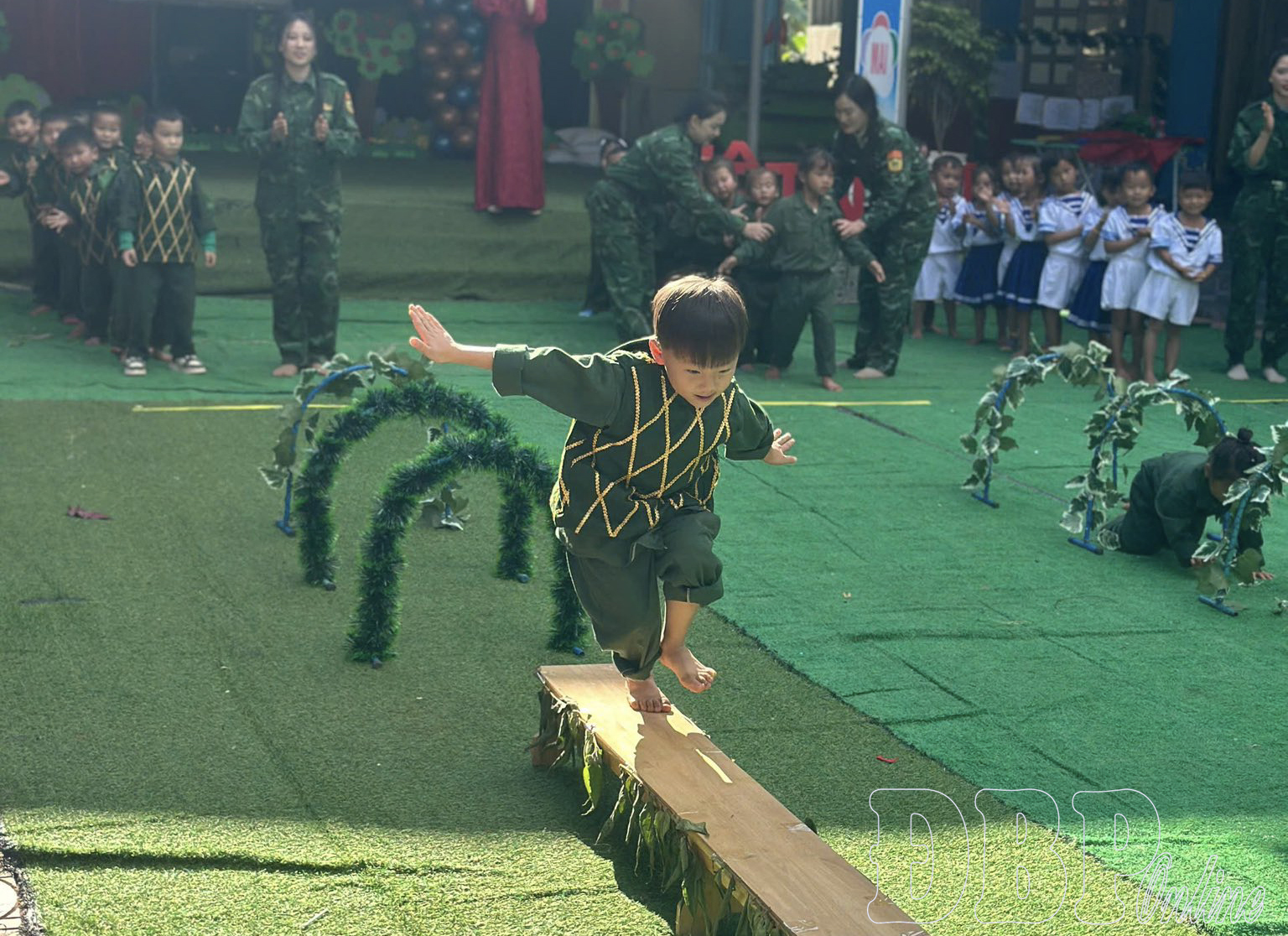 Học sinh Trường Mầm non Nậm Nhừ tự tin vượt qua thử thách